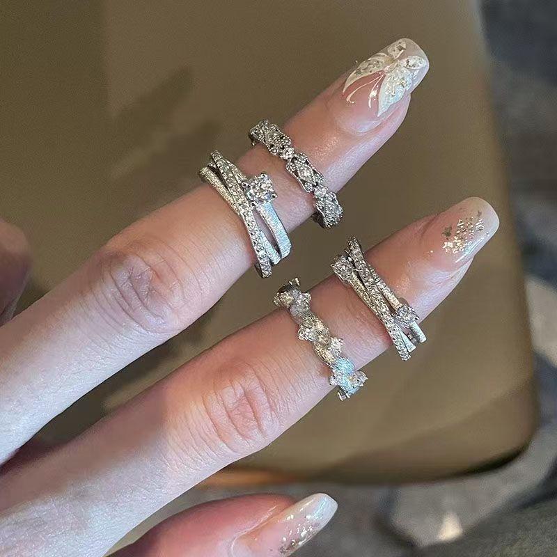 Stunning! Cool and elegant twisted sparkling diamond ring for women, light luxury niche high-end craftsmanship index finger ring