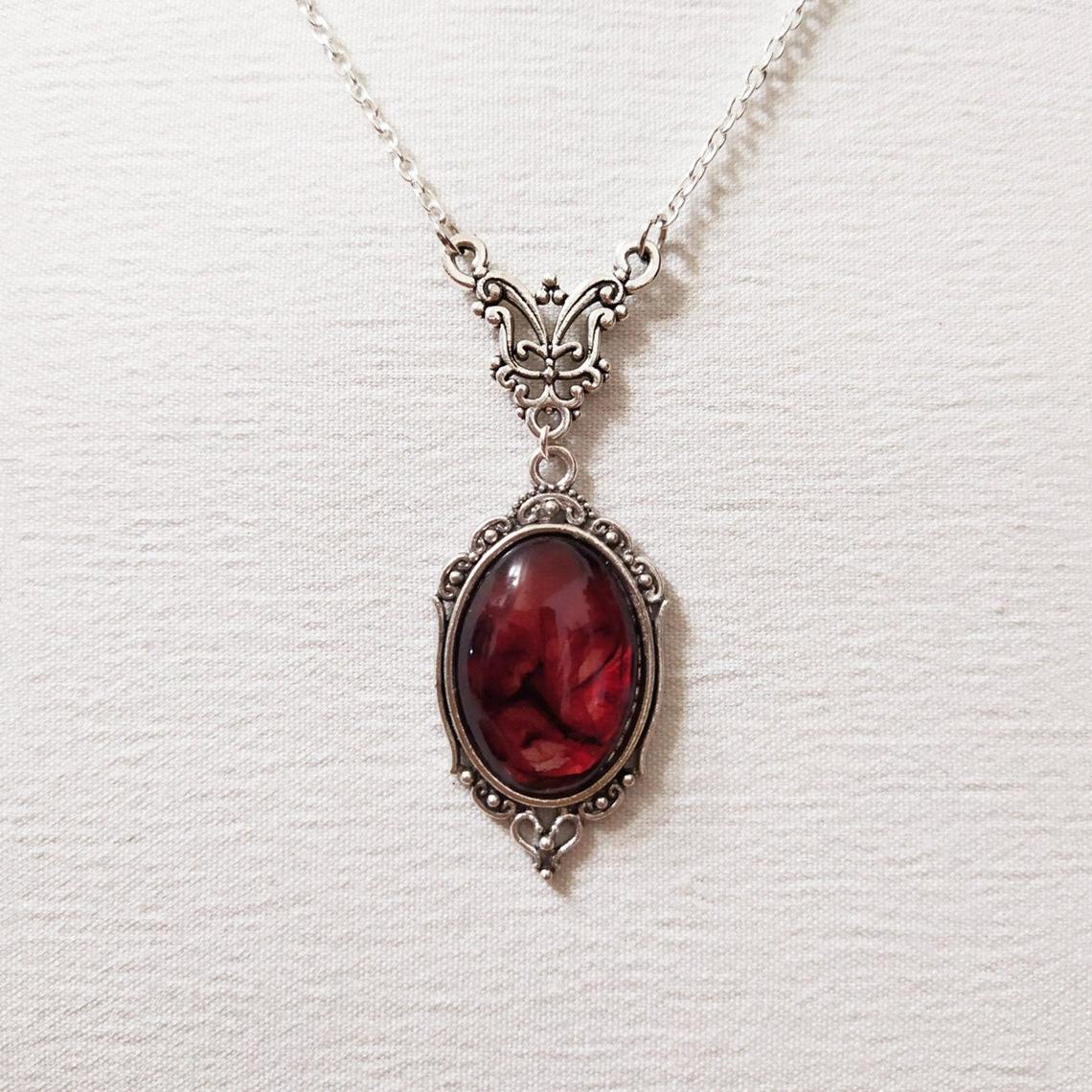 Cross-border Hot Sale Brand New Retro Red Quartz Crystal Necklace Silver Plated Fashion Jewelry Pendant Necklace