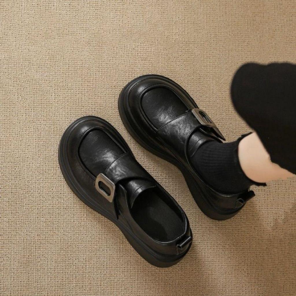 Soft leather thick-soled women's loafers, black with Velcro fasteners, slip-on shoes, British style, versatile new leather shoes
