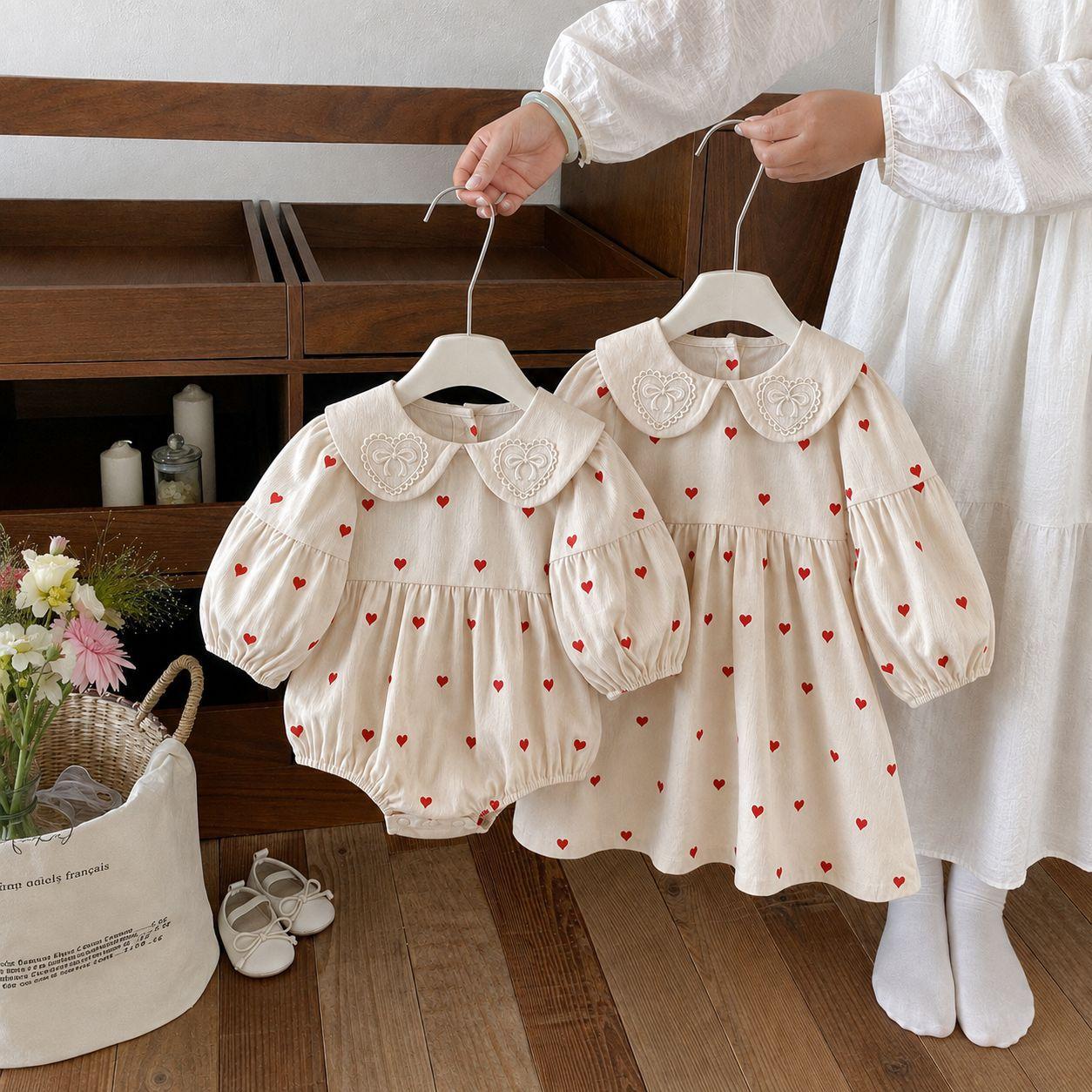 Baby Corduroy Heart Print Romper for Girls, Doll Collar Long Sleeve Dress, Stylish and Sweet for Baby Sisters