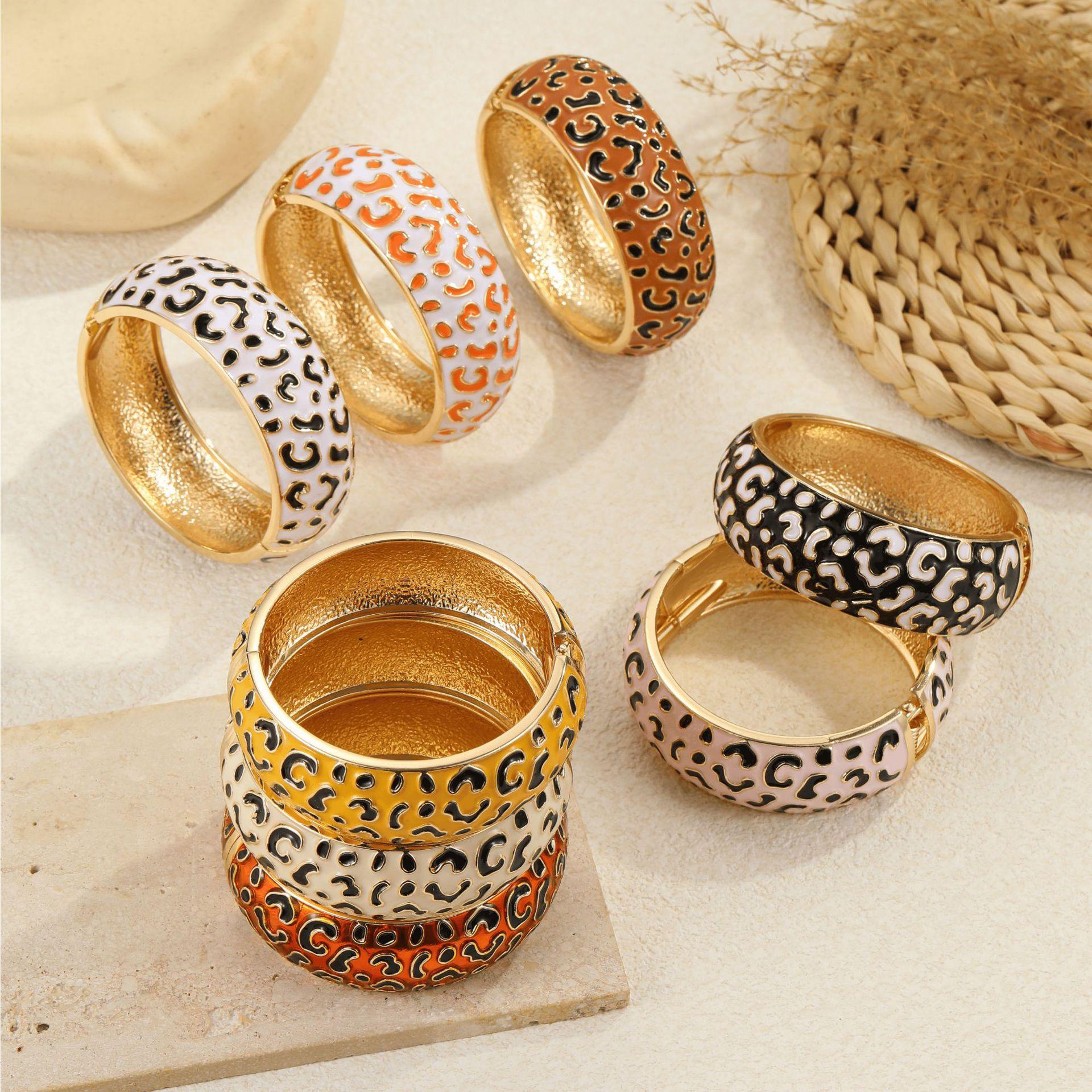 Cross-border European and American leopard print oil-drip alloy wide open bracelet, foreign trade personalized jewelry wholesale