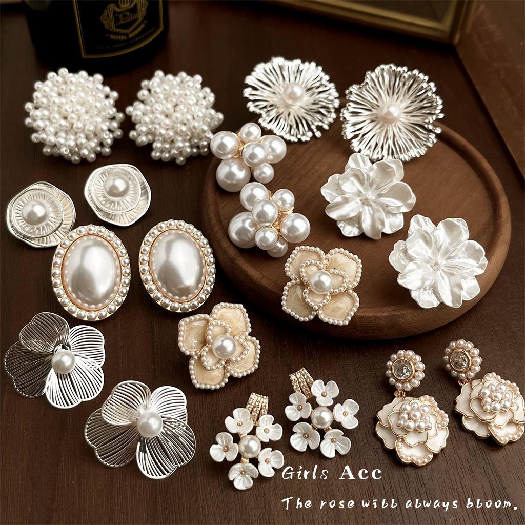Light Luxury Style Heavy Industry Pearl Flower Earrings Literary Retro Elegant Earrings High-End Bridal Dress Exaggerated Earrings