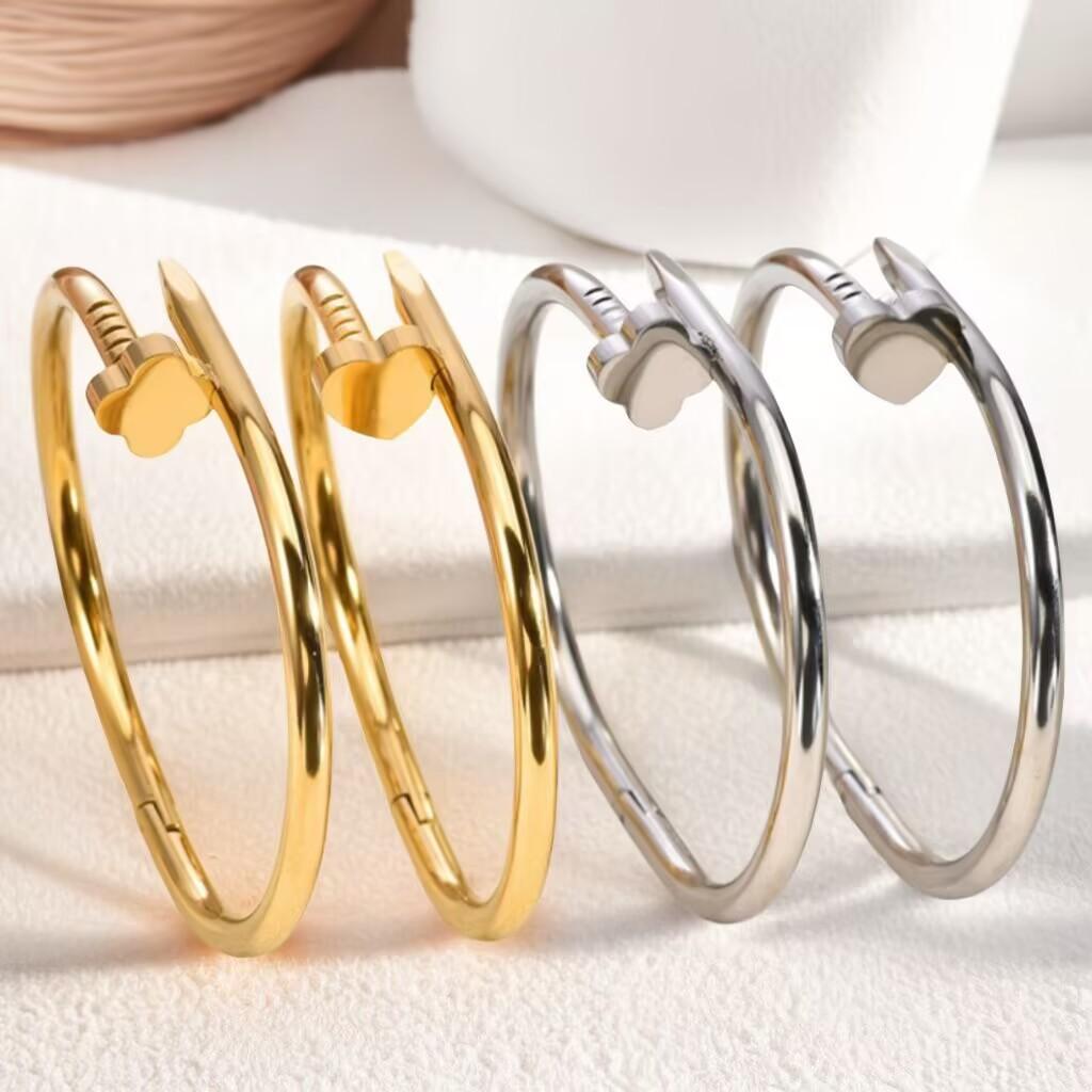 Hot Selling Titanium Steel Four-Leaf Clover Nail Bracelet Women's Fashion Trend Stainless Steel Bracelet Jewelry Jewelry Manufacturer Wholesale