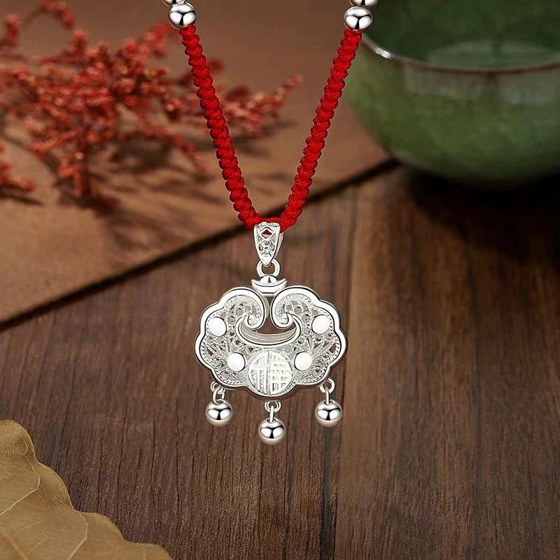 Ping An Lock Necklace 2025 New Women's Autumn Niche Fashion Black Rope Clavicle Chain Design High-end Long Life Lock Pendant