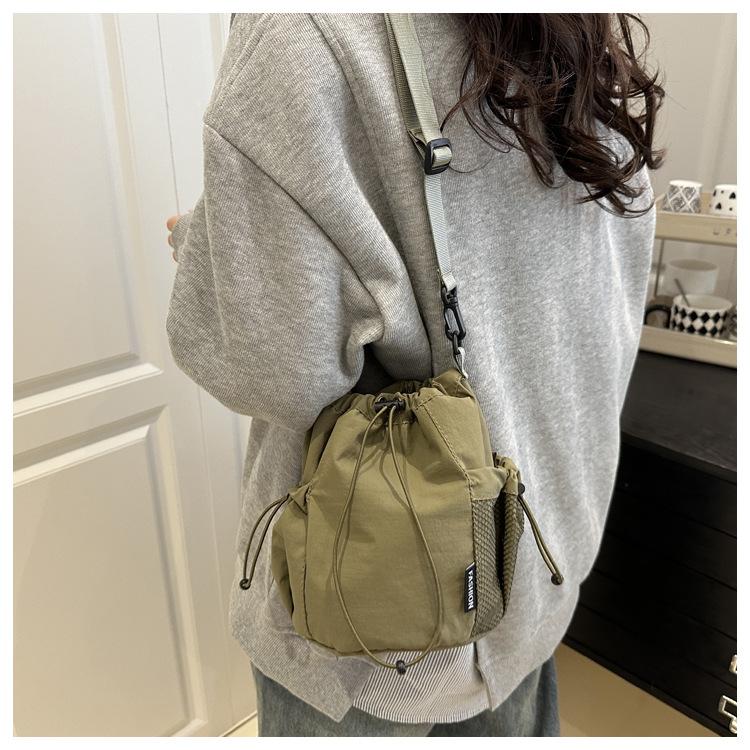 Cross-Border Casual Solid Color Women's Bag Lightweight Shoulder Bag 2025 New Model Simple Solid Color Crossbody Bucket Bag Wholesale