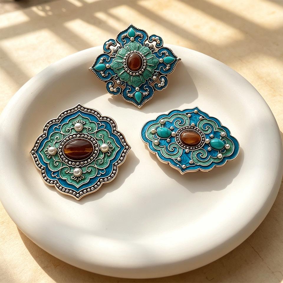 New Chinese-style imitation enamel cloud-patterned brooch with tiger eye stone accents, suitable for Hanfu and cheongsam decoration, dual-purpose pin