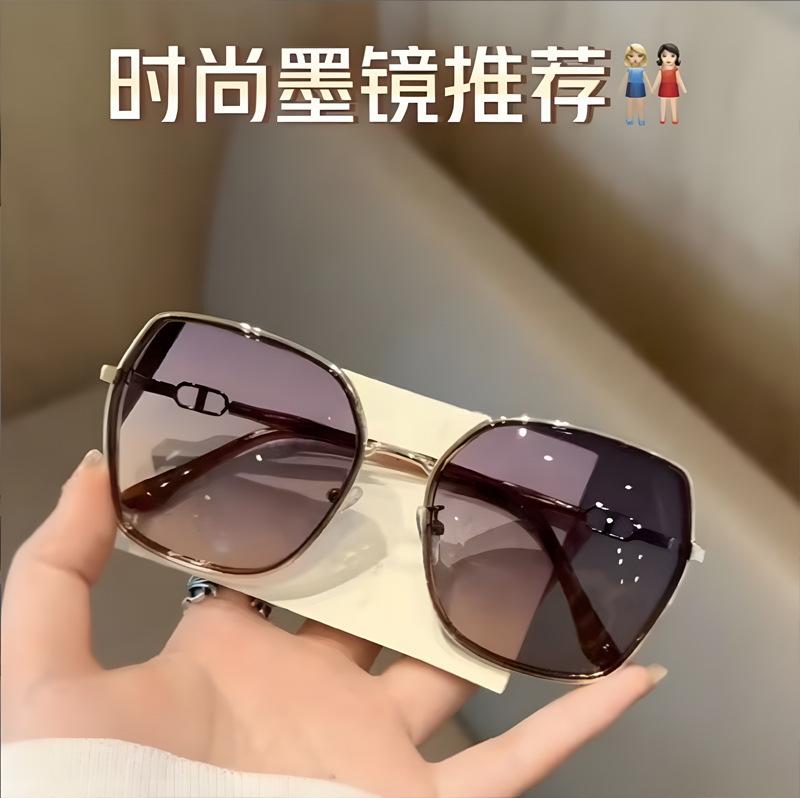 High-End Slimming Sunglasses for Women, Uv Protection, Fashionable Polarized Sunglasses for Men, Cross-Border Wholesale, In-Stock Fast Delivery