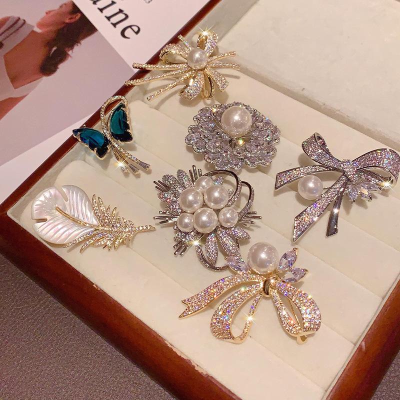 New luxury atmosphere brooch exquisite flash diamond pearl corsage niche high design sense pin temperament accessories