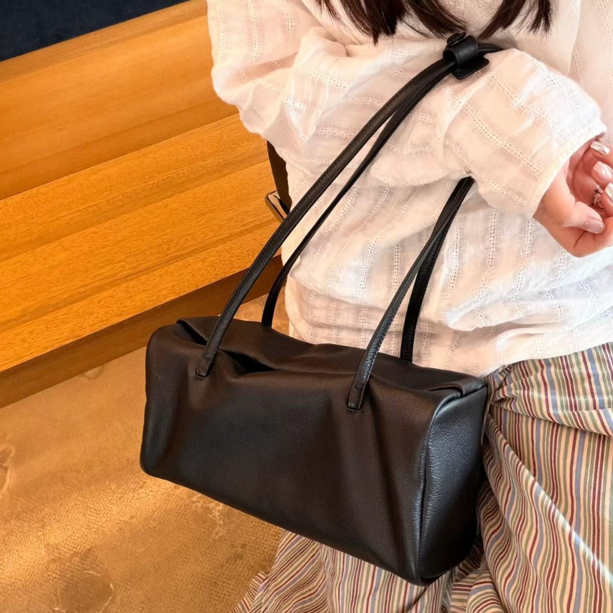 Top-layer cowhide tote bag for women, 2026 new model, large-capacity shoulder bag for commuting, fashionable casual baguette bag for women