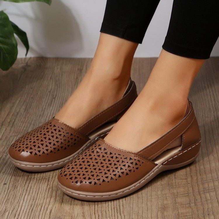 In-Stock Foreign Trade 2026 Summer Large Size Casual Clogs for Women, European and American Style Wedge Hollow-Out Solid Color Single Shoes, Low-Heeled Sandals for Women