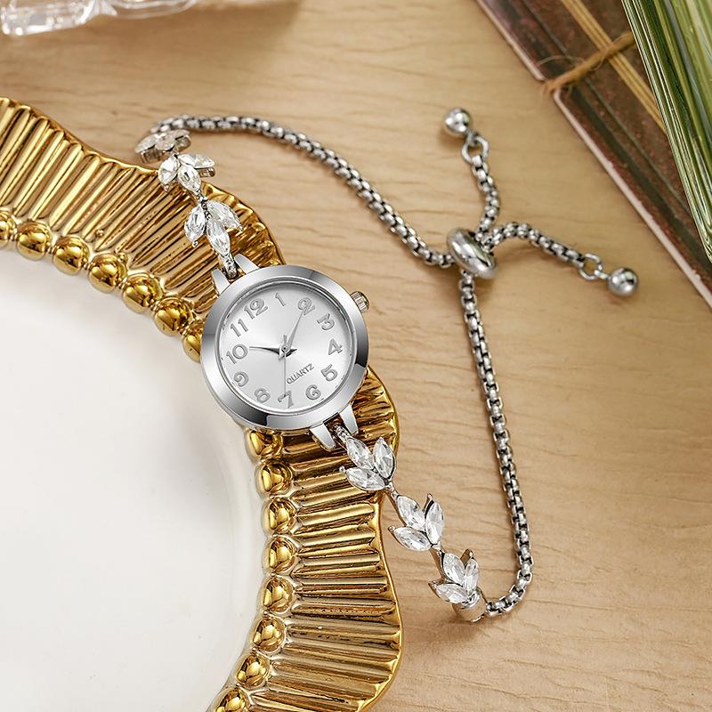 2025 New Watch Women's Fashionable Clover Bracelet Women's Watch Trendy Simple Diamond-Encrusted Women's Watch Bracelet