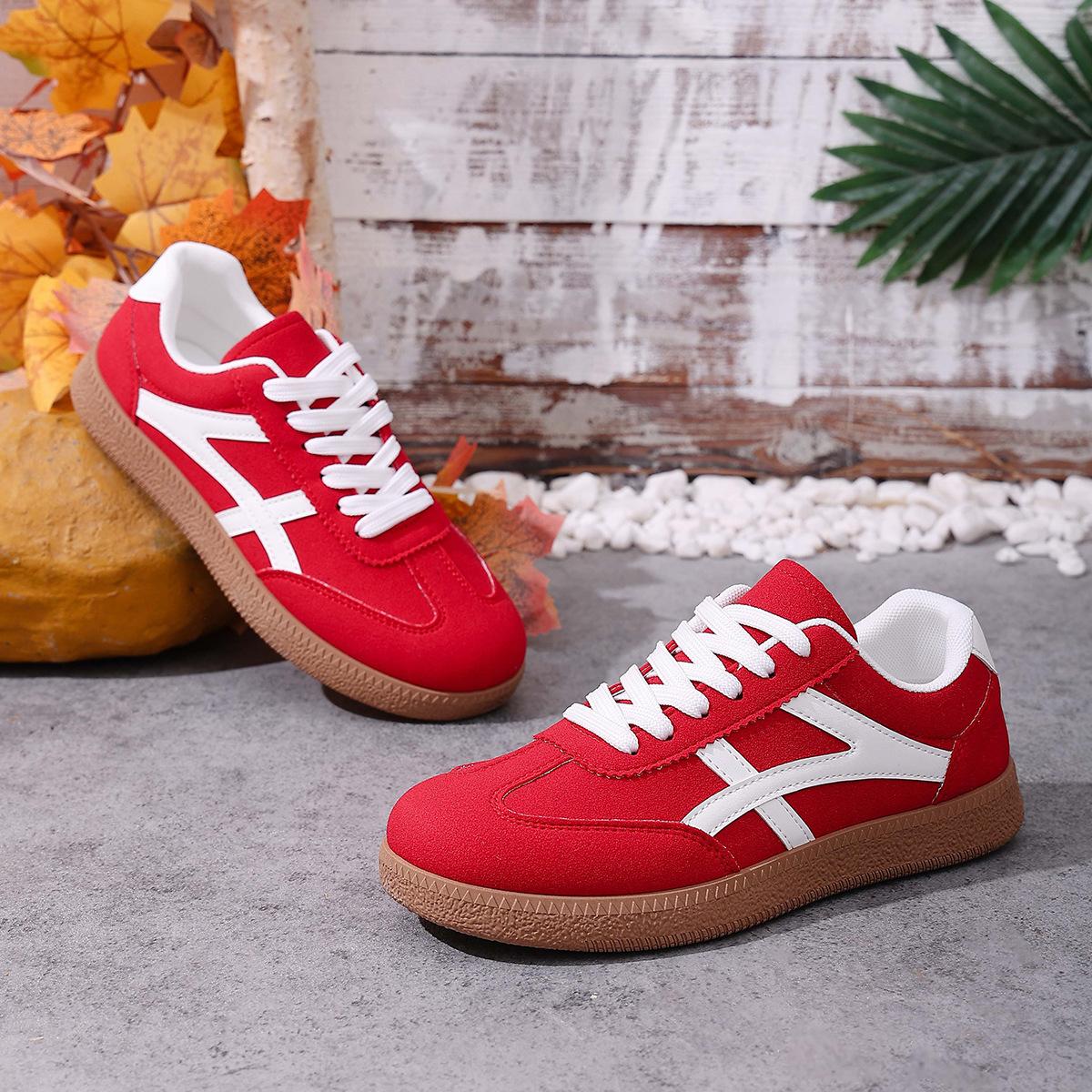 Women's Trainers 2026 New Model White Shoes Cross-Border Retro Versatile Lace-Up Soft Sole Comfortable Thick-Soled Casual Shoes