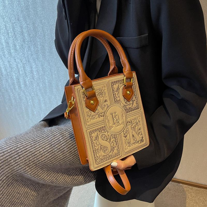 Niche Design Fashion Handbag for Women, Spring/Summer 2026 New Model, Trendy Textured Small Square Bag, Versatile Crossbody Bag
