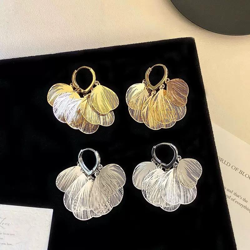 Cross-border Exaggerated Metal Ginkgo Leaf Long Earrings for Women, Vintage Style, Fashionable and Versatile, Niche High-End Earrings