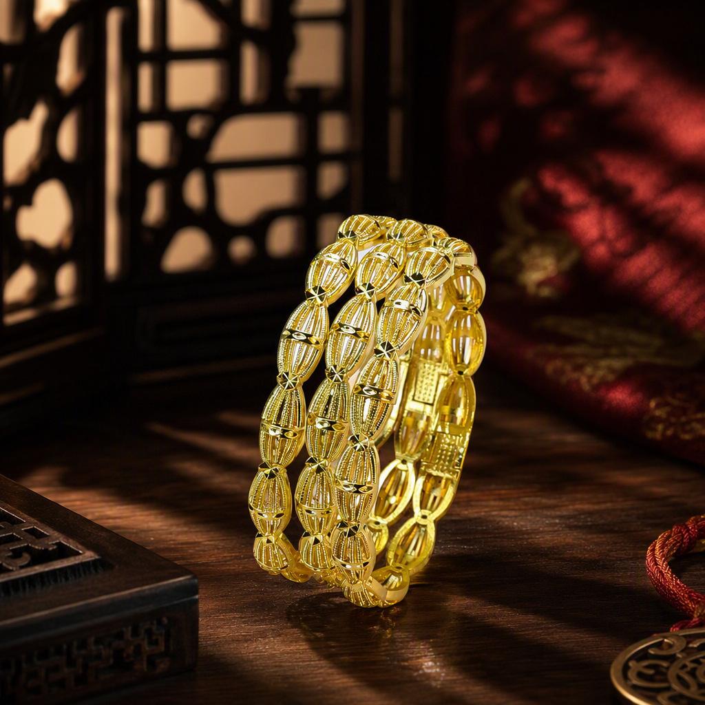 Traditional Gold-Threaded Palace Lantern Gold Bracelet, New Chinese Style, Exuding Elegance, with Intricate Gold Weaving and Lantern Design Symbolizing Peace and Prosperity