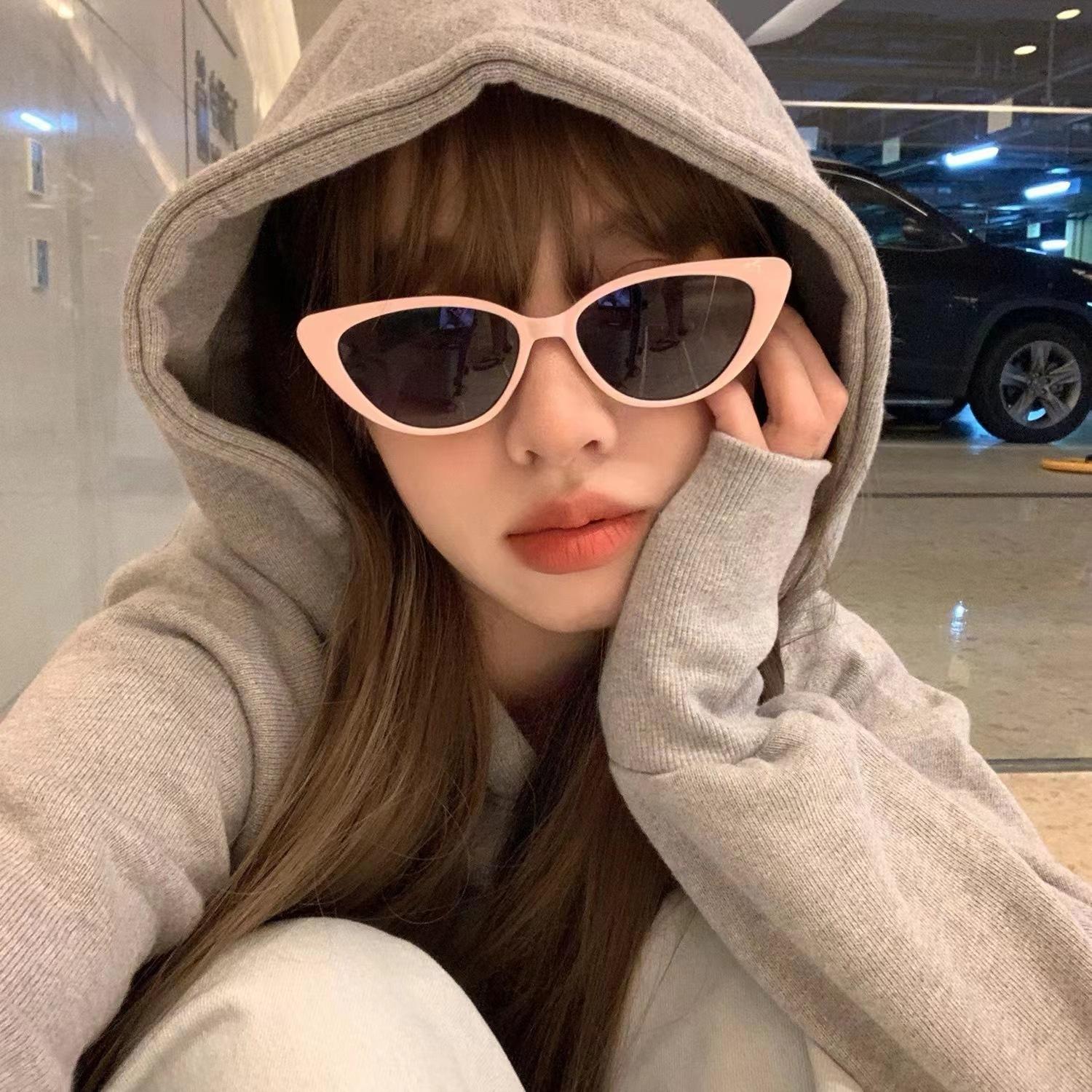 Triangle Cat's Eye Sunglasses Women's High Sense Face Small Anti-UV Retro Small Frame Tiktok Same Sunglasses Explosions