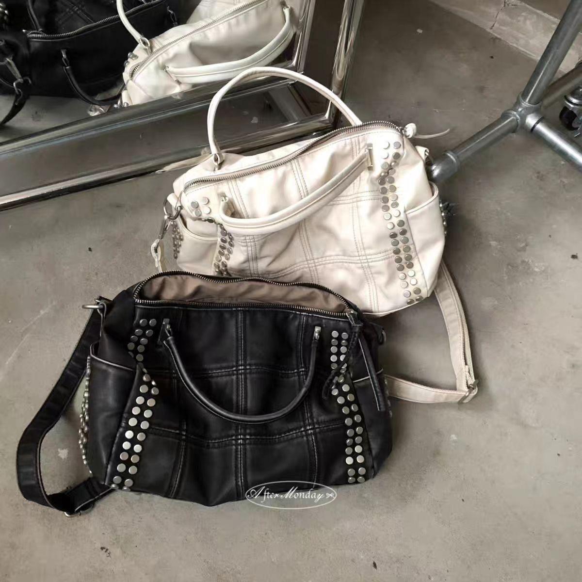2026 New Korean Style Women's Large-Capacity Bag with Rivets, Pillow Bag, Large Handbag, Shoulder Bag, Crossbody Bag