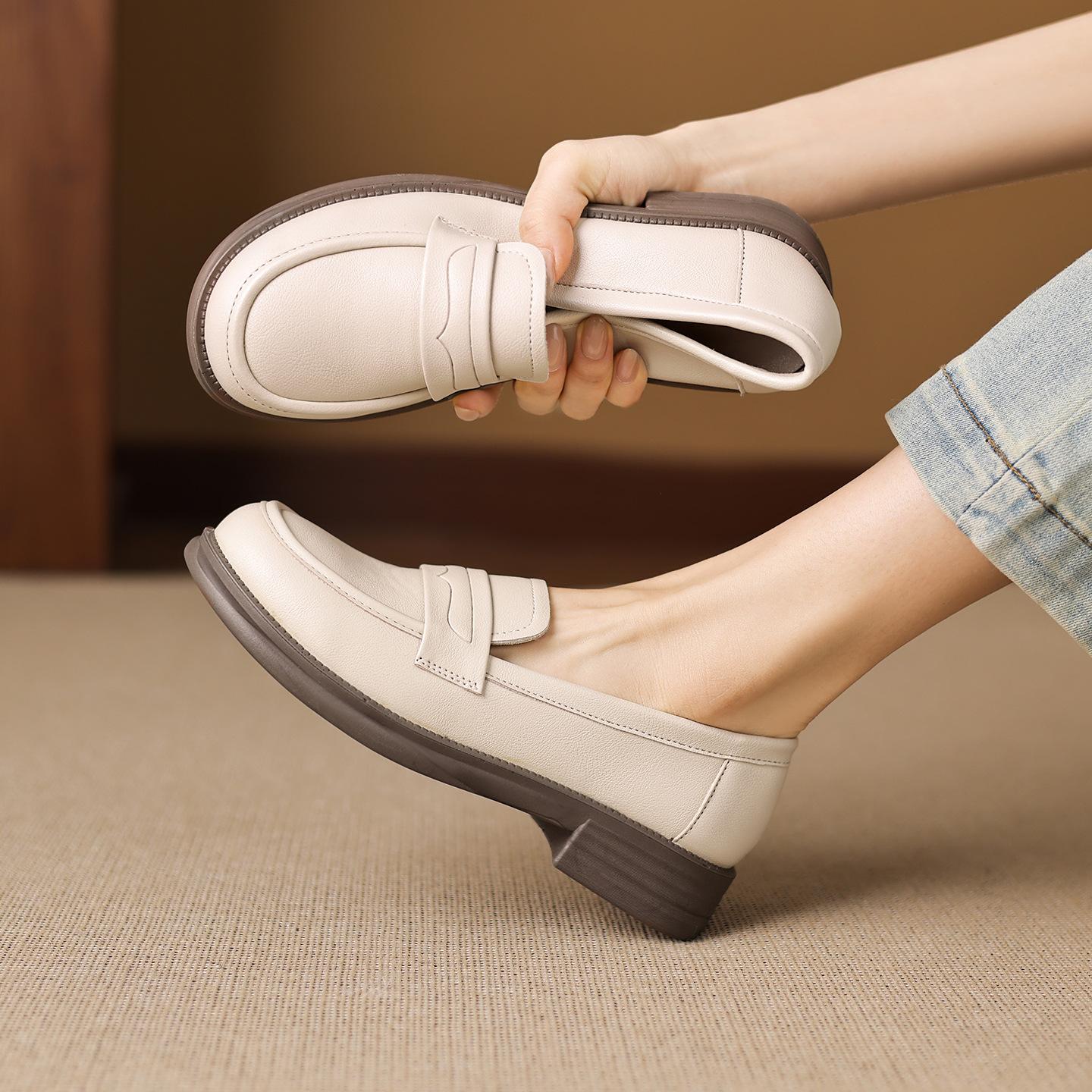In-Stock Soft Leather Loafers for Women, Soft Sole, Soft Upper, Slip-On, Shallow Mouth, Non-Slip, Mom Shoes, Retro, Comfortable, Breathable Single Shoes