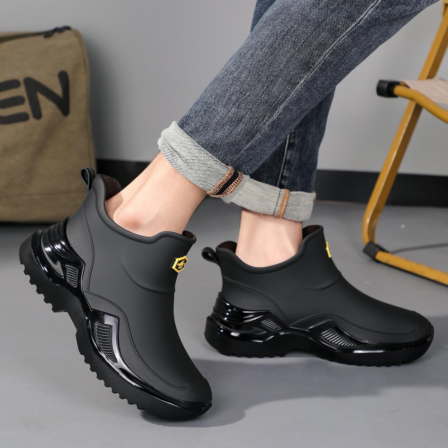 Fashionable Men's Short-Tube Non-Slip Rain Boots, Wear-Resistant, Easy to Wear, Lightweight, Non-Slip, Durable, Suitable for Kitchen Work, Integrated Rain Shoes, Rubber Shoes