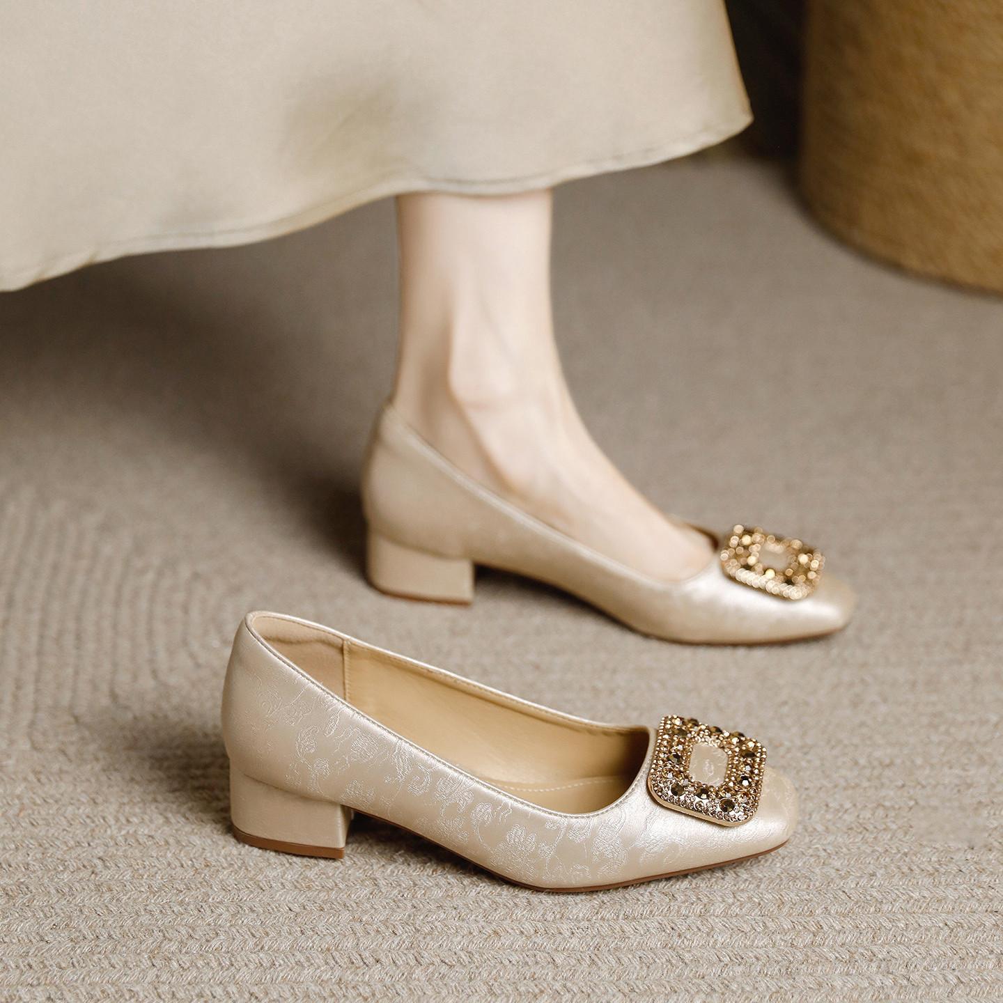 Retro Chinese-style new Chinese fashion high-heeled shoes to match cheongsam, square toe, chunky heel, rhinestone square buckle, shallow low-heel, large size women's shoes