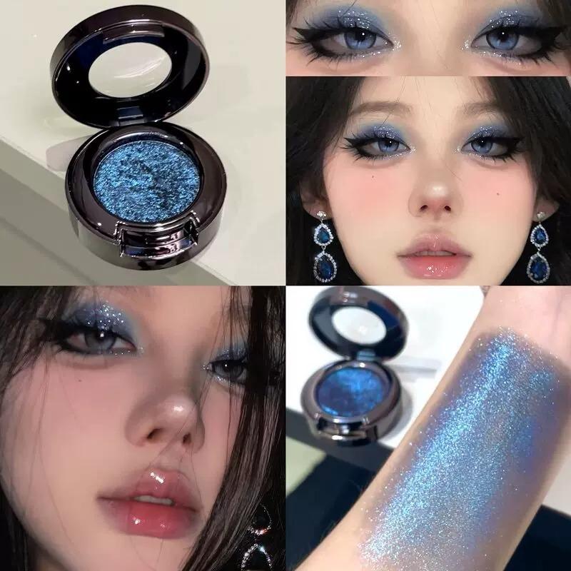 High-intensity shimmer in smoky blue! Intense shimmering single-color chameleon pearlescent glitter smoky eyeshadow with clear highlighter for brightening