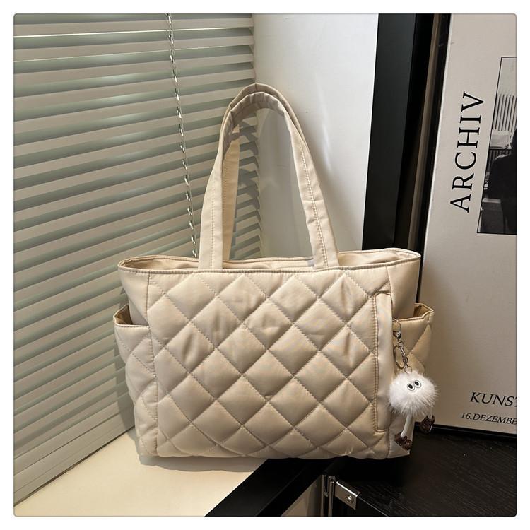 Foreign Trade Wholesale Autumn and Winter Cotton Clothing Bags, New Style Hand-Held Underarm Bag, Large Capacity Shoulder Bag, Rhombus Tote Bag for Women