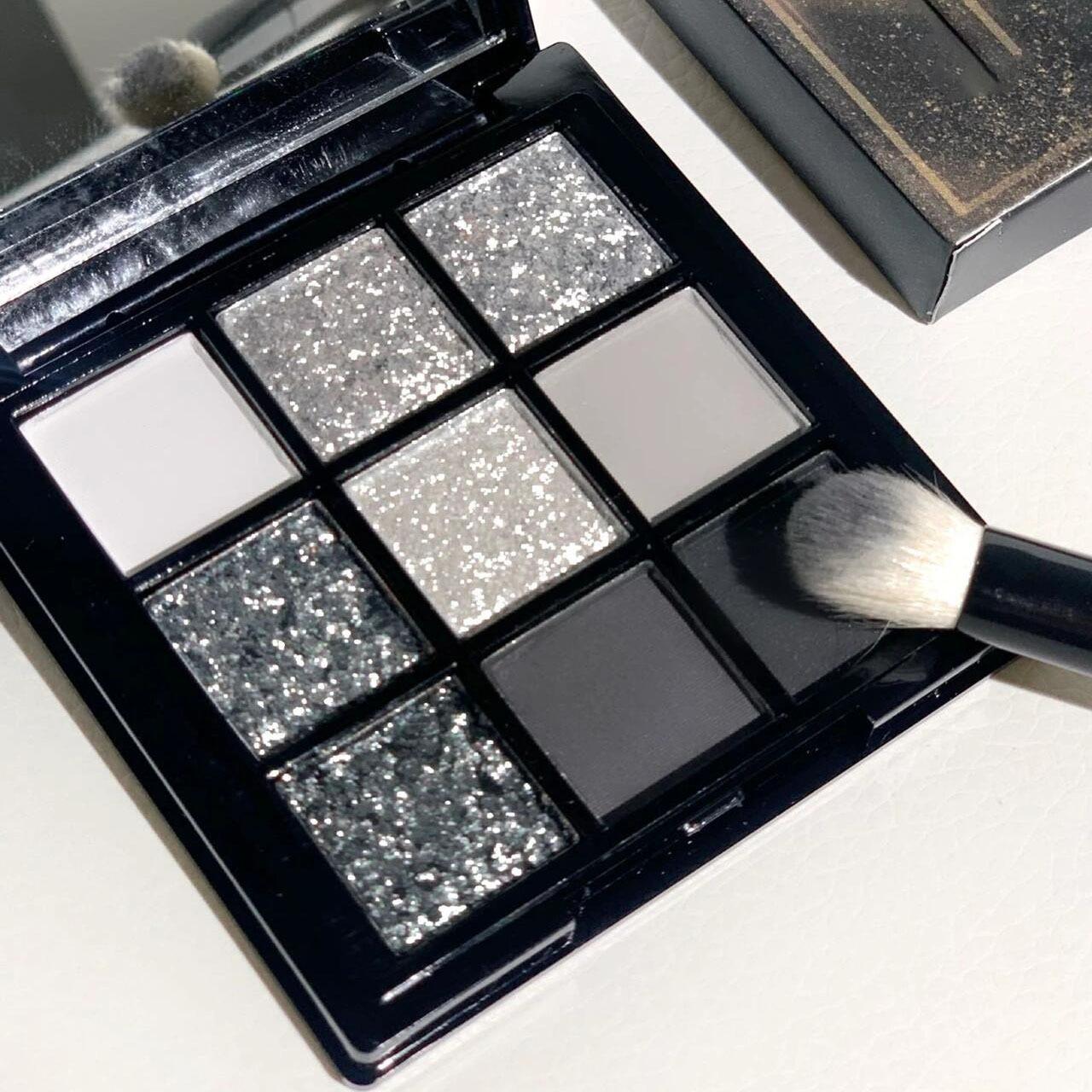 MUGELEEN Cool Black Swan Nine-color Eyeshadow Plate Pearlescent Thin Flash Diablo Metal Punk Smoked Makeup Eyeshadow