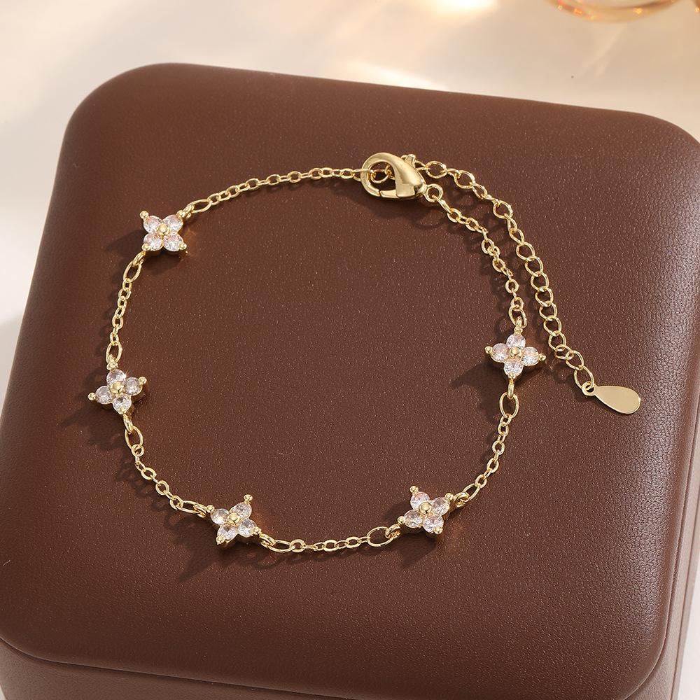 Super Shiny Four-Leaf Clover Zircon Bracelet, 14K Gold, Light Luxury Niche Design, Adjustable, Enhances Complexion, Versatile for Daily Wear
