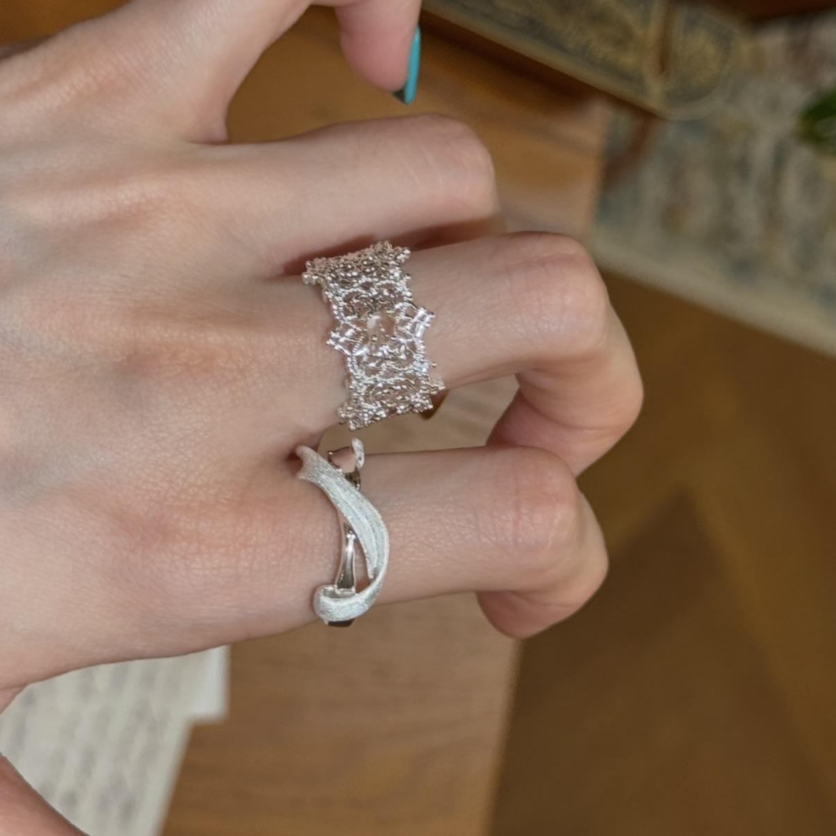Vintage Lace Hollow European Pattern Wide Ring for Women, Palace Style, Exquisite Niche Design, Elegant Ring