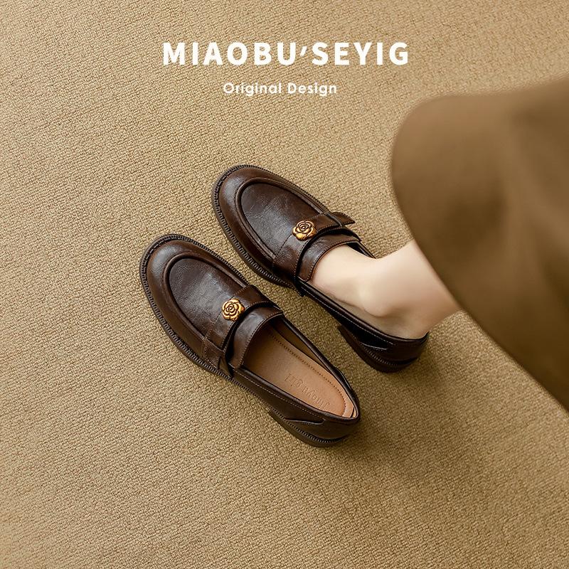 Cowhide version ~ Camellia genuine leather loafers for women, thick-soled, 2026 new model, black British style small leather shoes, large size single shoes