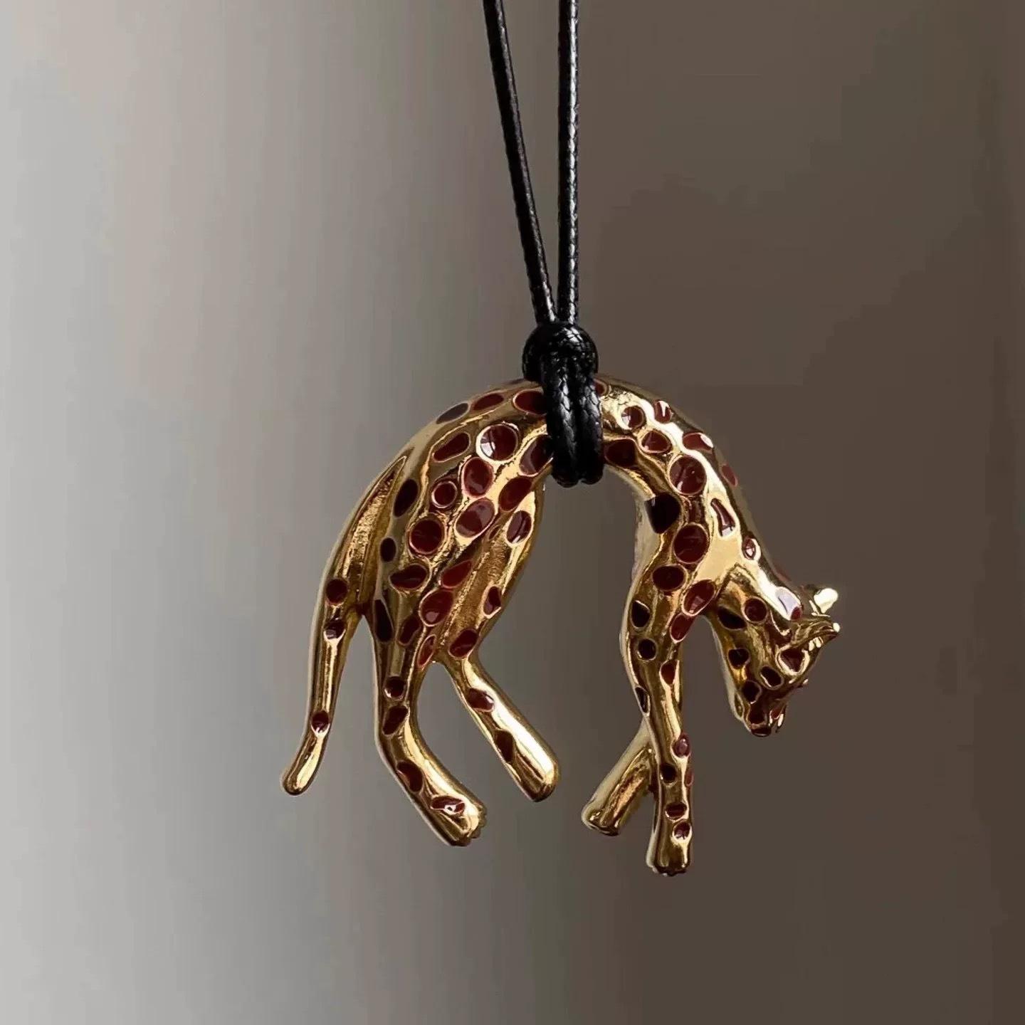 Unique Wild Charm~Vintage Leopard Necklace, Old Money Style Trendy Long Sweater Chain, Stylish Accessory for Trendy Girls