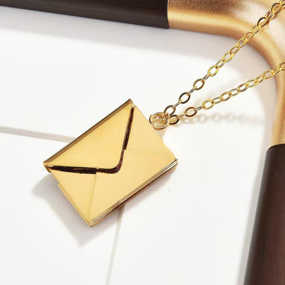 New titanium steel engraved envelope pendant, wordless smooth surface, reversible heart-shaped book envelope necklace