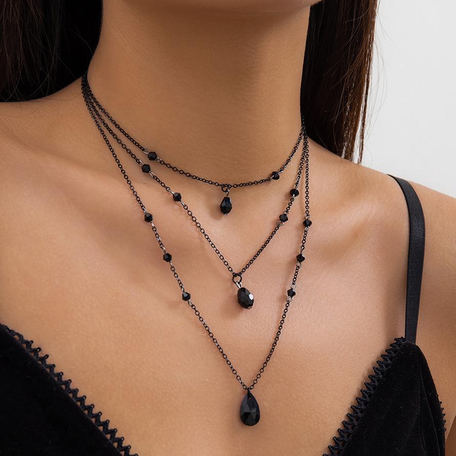 European and American Cross-Border Retro Gothic Blood Dripping Tassel Necklace for Women Simulated Blood Crystal Pendant Chain Clavicle Necklace