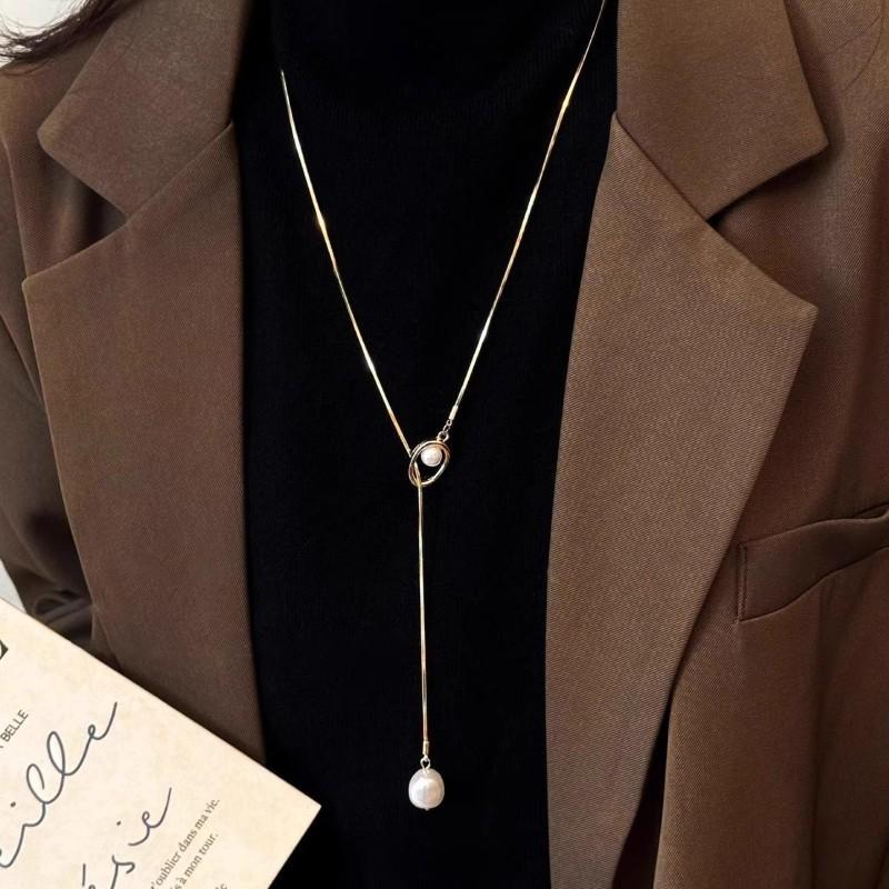 Light Luxury Golden Pearl Long Pendant Necklace for Women in Autumn and Winter, High-End and High-End Sweater Chain, Adjustable Accessories