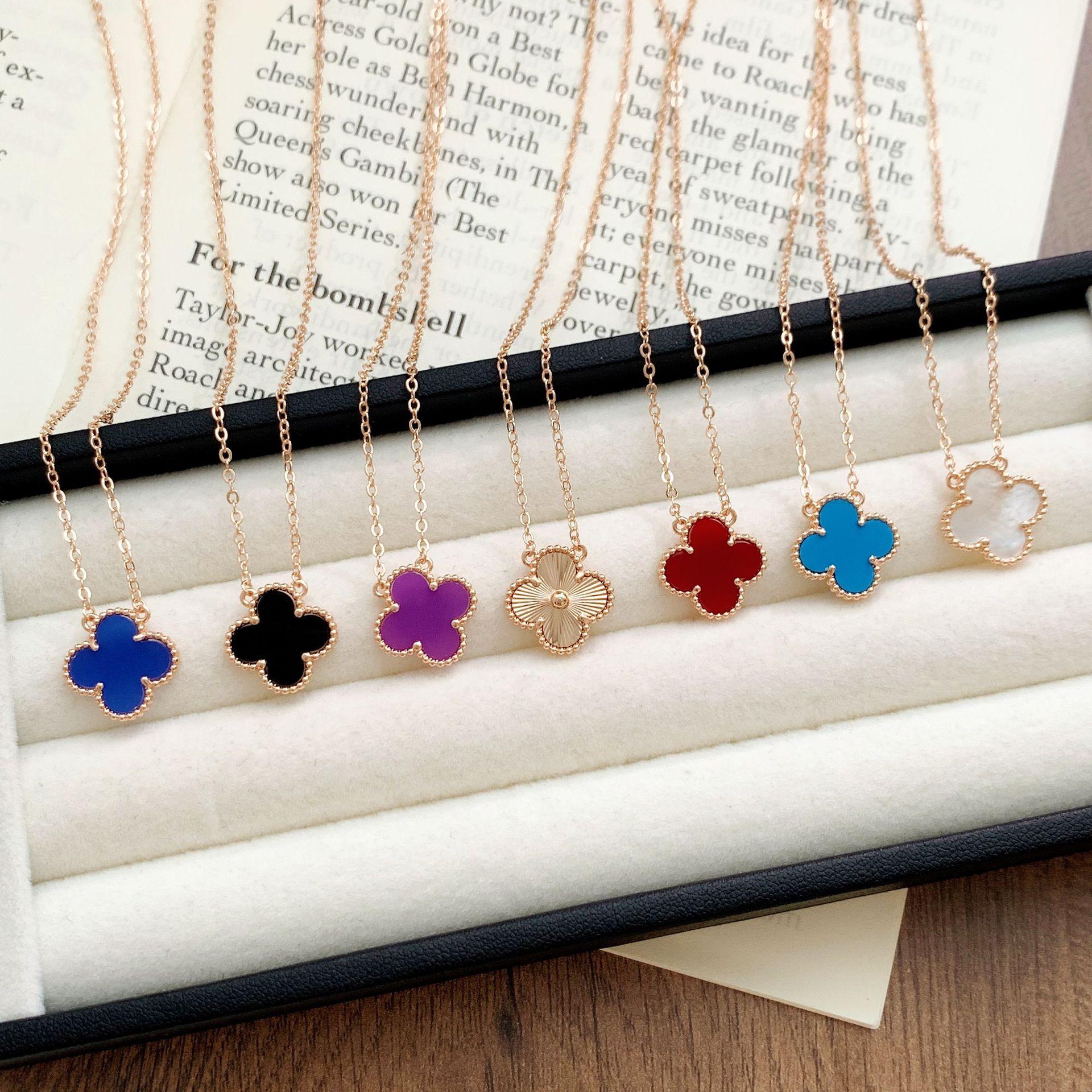 High-end version of the Van Gogh four-leaf clover single-flower necklace, plated with 18K champagne gold, featuring red mother-of-pearl, white mother-of-pearl, and black agate, in an ins-style collarbone chain