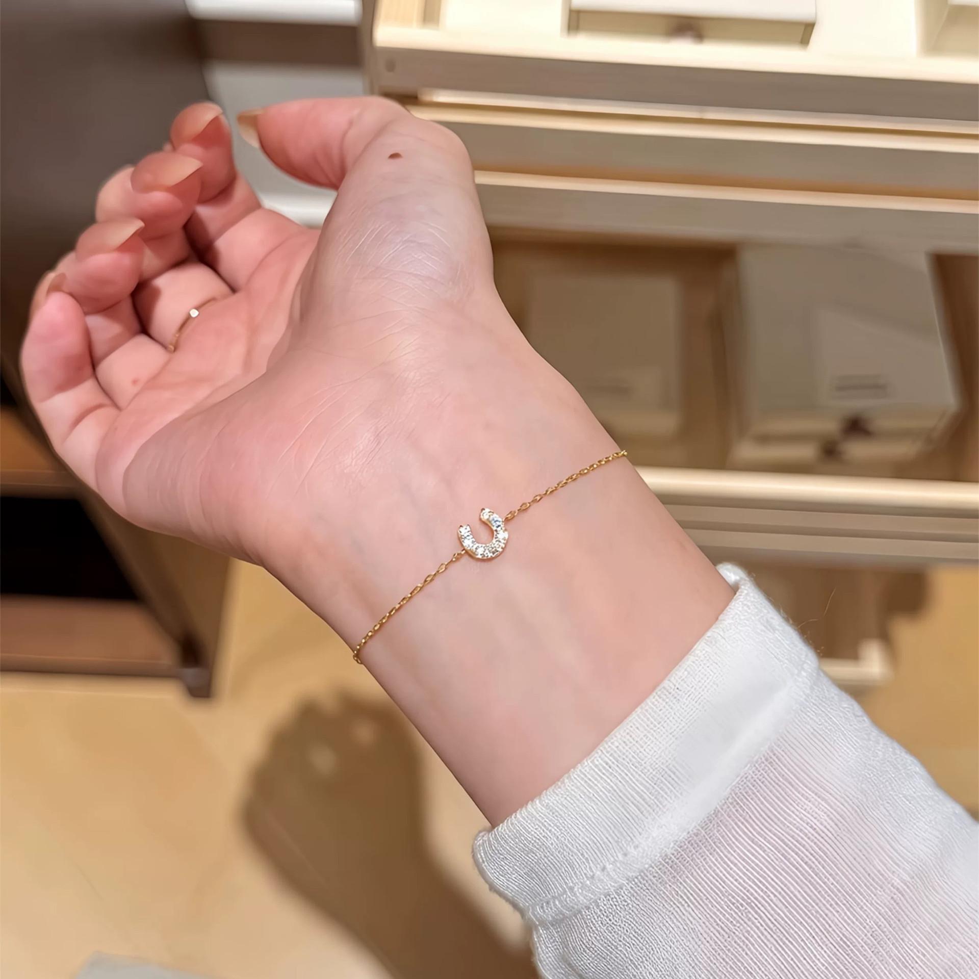 New small horseshoe letter U-shaped bracelet for women, ins light luxury, high-end feel, niche design, simple, fashionable, versatile accessory