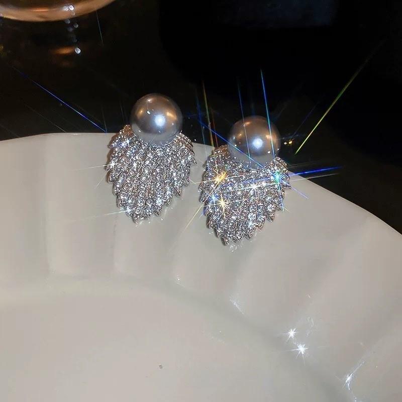 Super Shiny Diamond Leaf Tiktok Style Pearl Earrings with a Light Luxury Feel, 2025 New Bridal Wedding Earrings and Accessories
