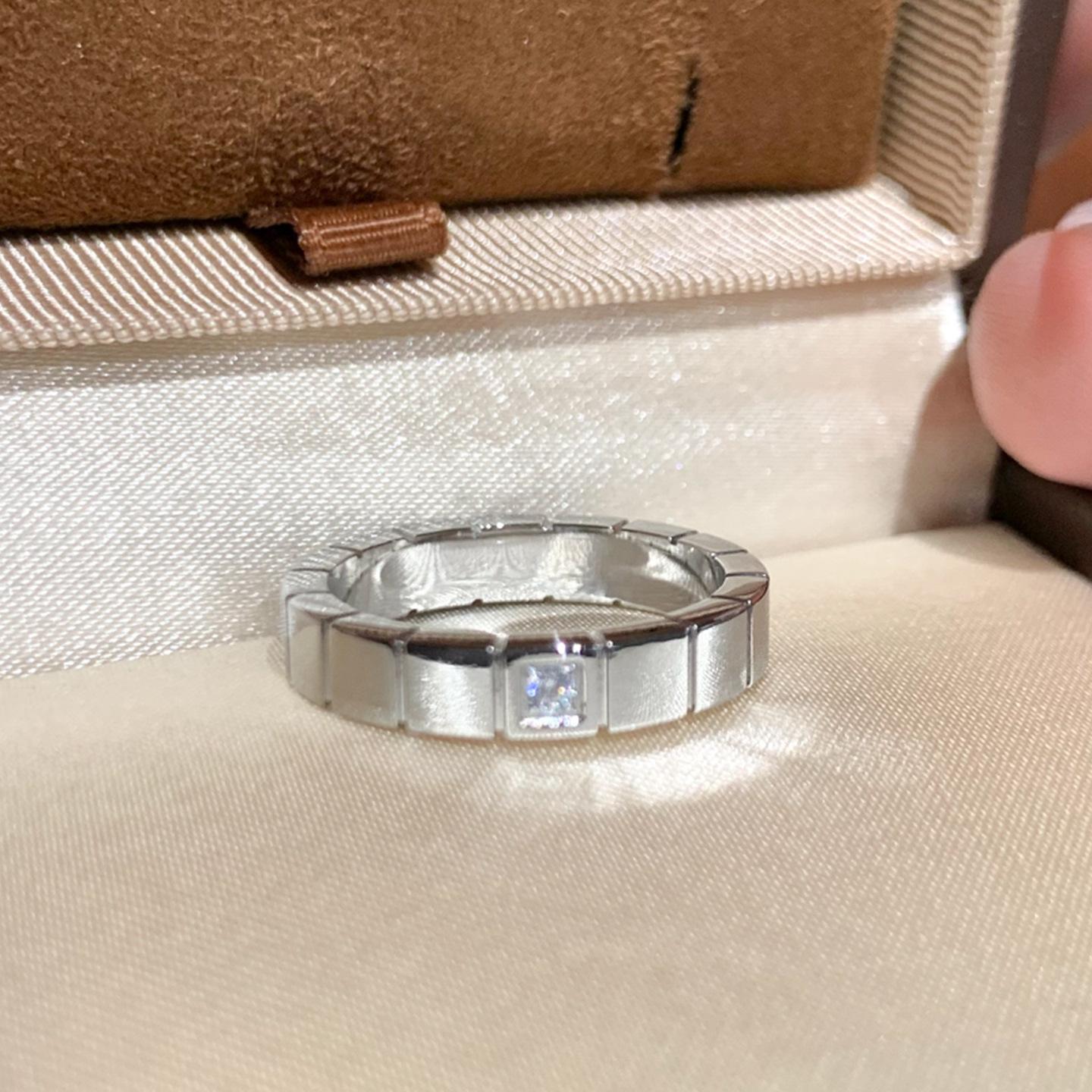 Single Diamond Small Ice Cube Ring for Women, Light Luxury High-End Feel, Pinky Ring, Plain Band Titanium Steel Ring, Women's Couple Rings