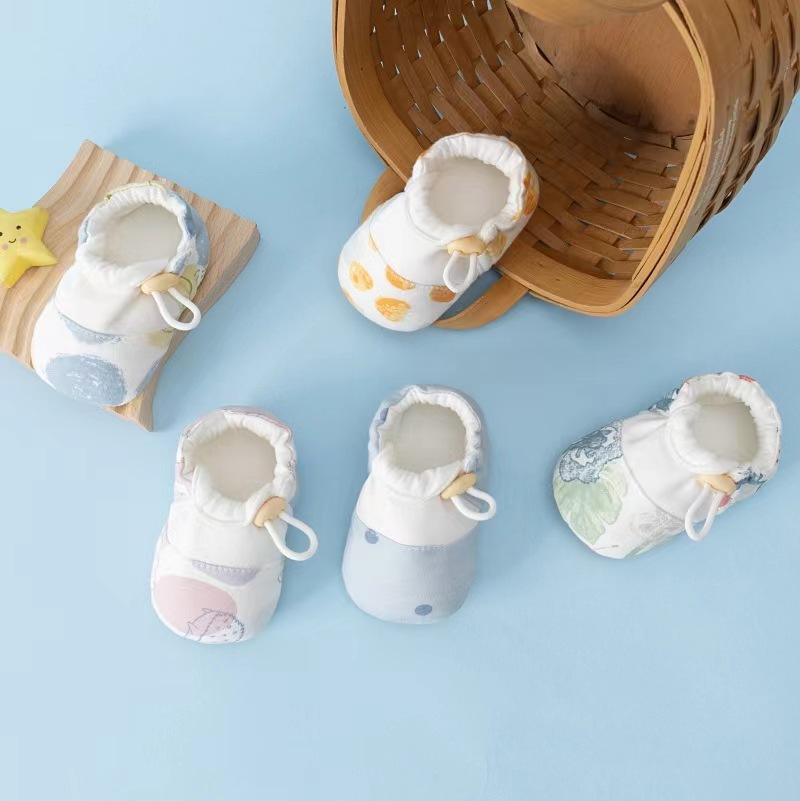 Baby shoes spring and autumn clip cotton shoes cotton soft bottom toddler shoes newborn baby 0-3-6 months 12 wear outside to prevent off