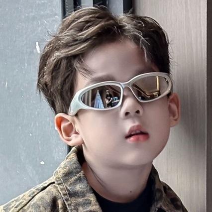 New Korean-style children's sunglasses for boys, outdoor UV protection sunshades, fashionable kids' eyewear