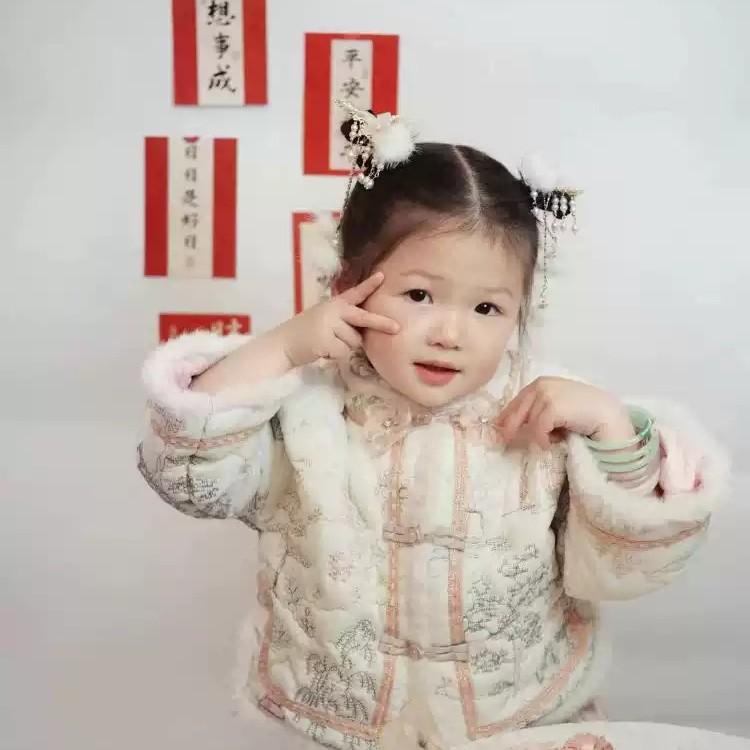 Children's Dingdang bracelet, ancient style Hanfu accessory with flower tassel pendant, hand ornament, gift, scenic area jewelry, in-stock wholesale
