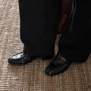 Row women's low-heel retro British-style pleated loafers with eel pattern, flat-soled chunky heel slip-on shoes