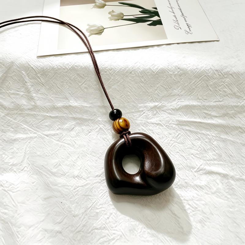 Vintage Brown Pendant Necklace for Women, 2026 New Model, Long Sweater Chain, High-End Accessory for Clothing