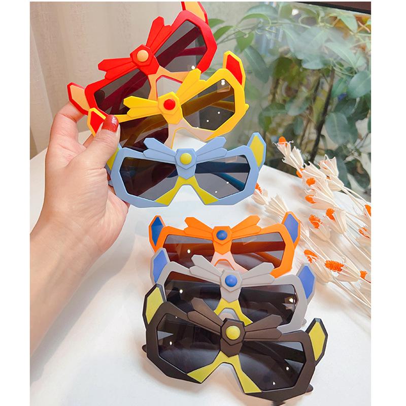 Children's Sunglasses for Boys, Trendy Cartoon Transformers Sunglasses, Anti-Uv, Funny Photo Toy Glasses for Babies