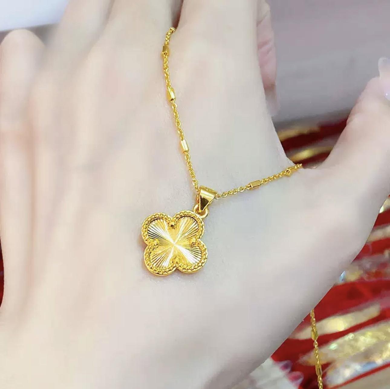 Tiktok Live Streaming Source: Four-Leaf Clover Necklace for Women, Light Luxury Niche High-End Pendant, Clavicle Chain Jewelry, Unique Design