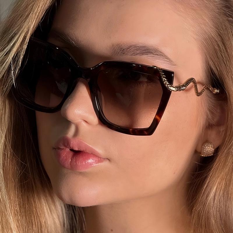 New Fashionable Square Women's Snake-Shaped Temple Sunglasses Cross-Border European and American Trendy Personalized Sunglasses High-End Flat Glasses