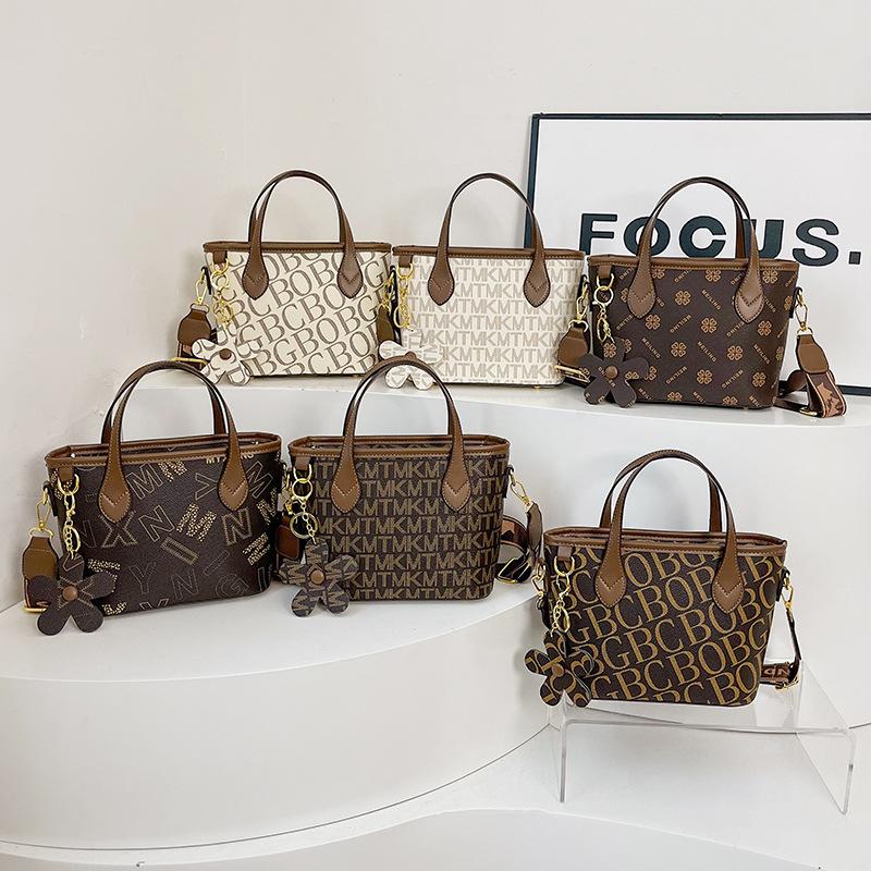 Cross-border fashion printed handbag for women, 2026 new style, large capacity shoulder bag, European and American retro wide strap bucket bag
