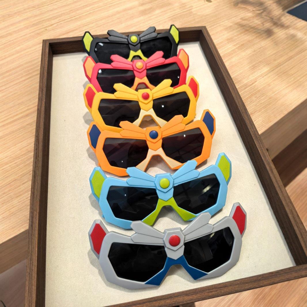 Children's Cartoon Transformers Sunglasses for Boys and Girls, UV Protection, Fashionable and Funny Design, Sunglasses for Kids to Play with