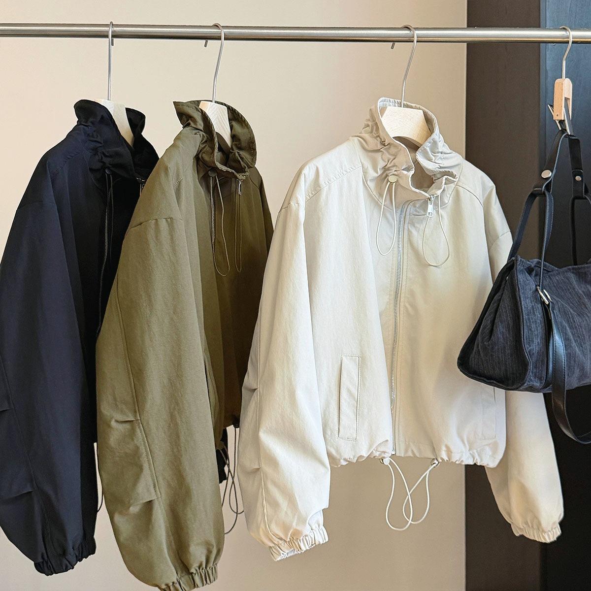 Stylish stand-up collar, zip-up, long-sleeved jacket for women, new autumn collection, loose fit, versatile, age-reducing, and elegant, with a drawstring and a short length