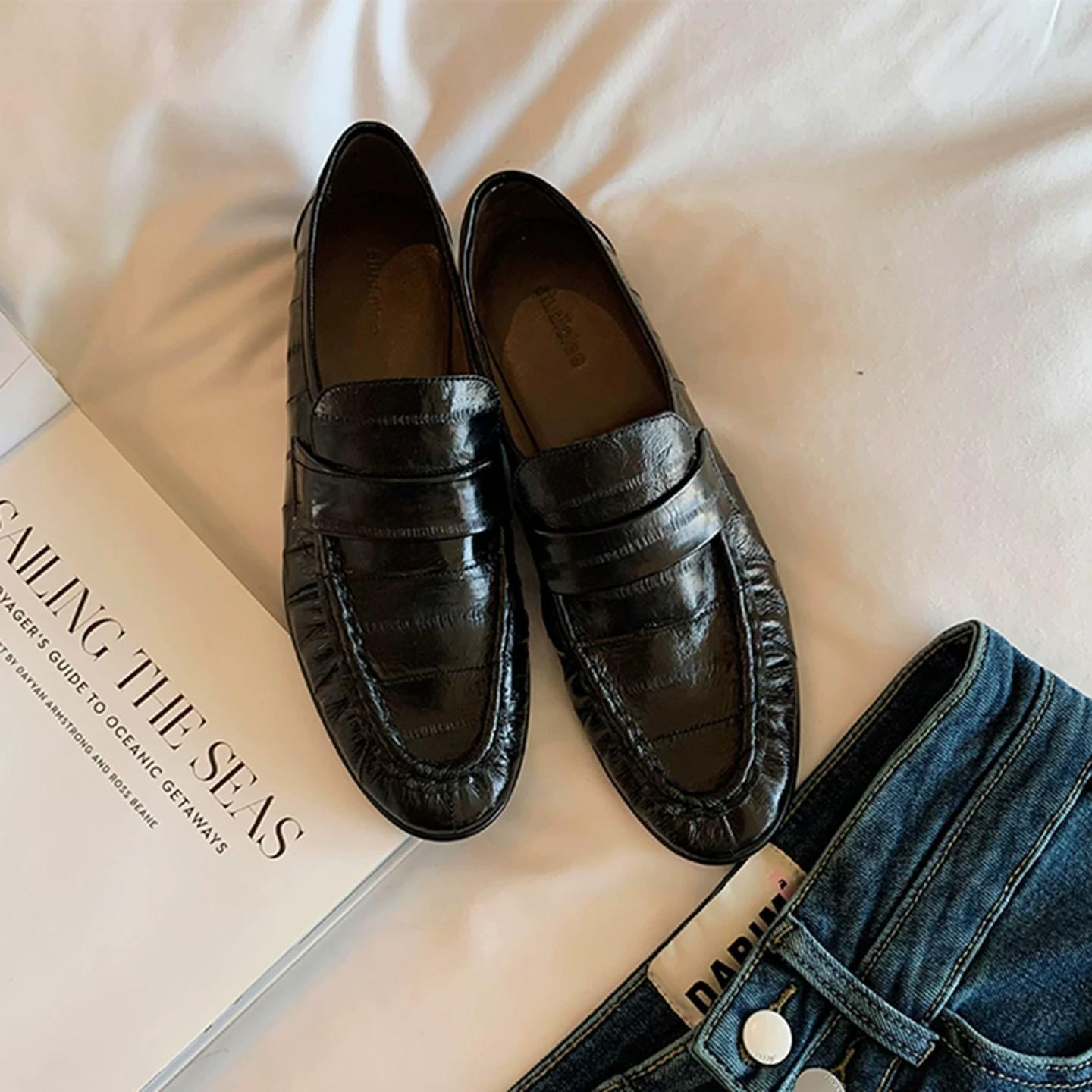 Cowhide version~Eel-patterned retro pleated casual shallow-toe flat shoes, commuter loafers, small leather shoes for women, comfortable